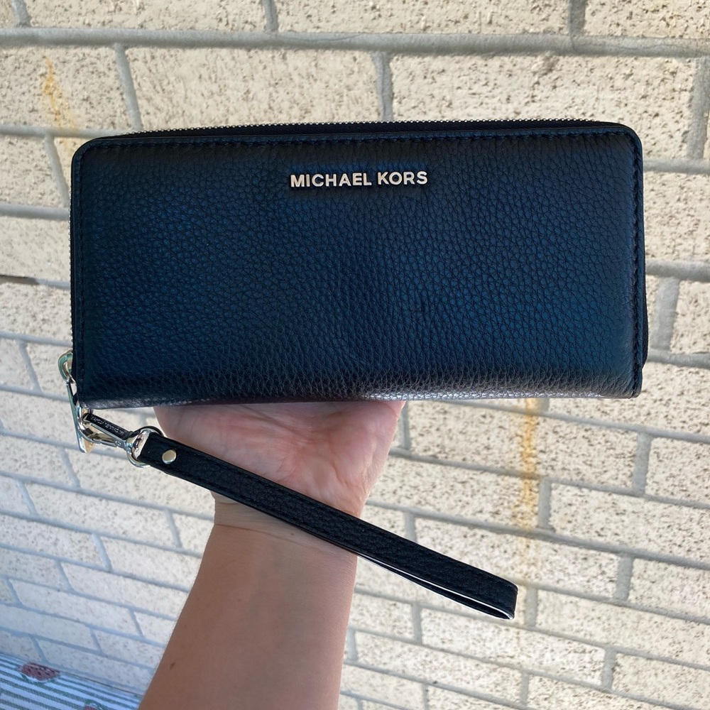 Michael Kors Black Pebbled Leather Large Zipper Wallet Wristlet Silver Hardware